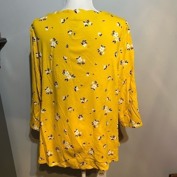 CROFT & Barrow- Women’s Floral Top - Picture 3 of 5